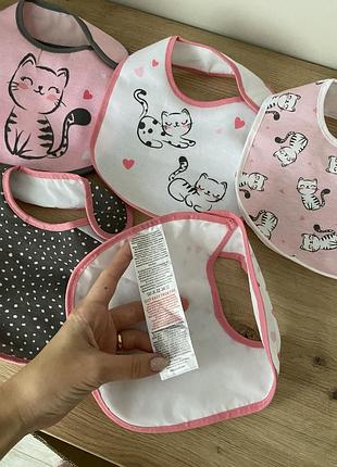 Слюнявчик для дівчинки