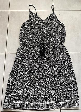 Жіночий сарафан