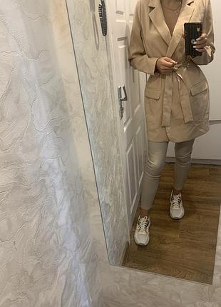 Бежевый пиджак на подкладке