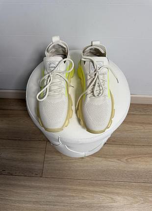 Кросівки фірмові