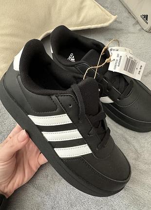 Демисезонные кроссовки, кеды adidas us2. оригинал