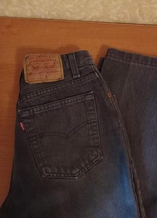 Джинсы женские от levi's оливкового цвета