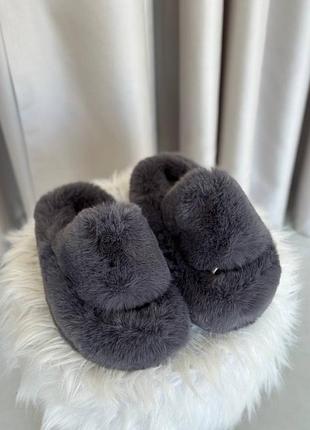 Пухнасті капці motivo ,трендові