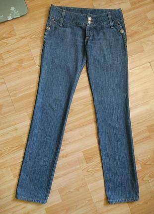 Красивые джинсы.