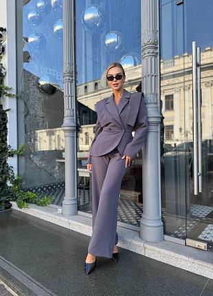 Брючний костюм