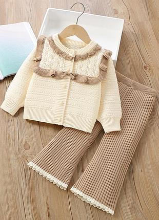 Теплый и стильный костюм на девочку: кофта и штаны