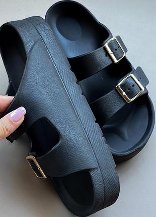 Стильні базові чорні шльопанці ортопедичні