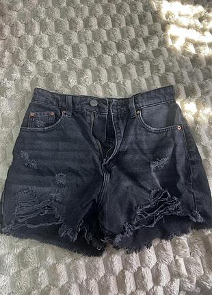 Чорні джинсові шорти