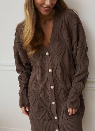 Шоколадний кардиган з акцентним ґудзиками з преміальної пряжі на основі кашеміру та вовни меріносу