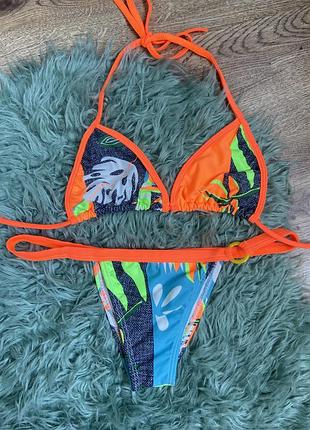 Шикарний яскравий  купальничок на маленький розмір