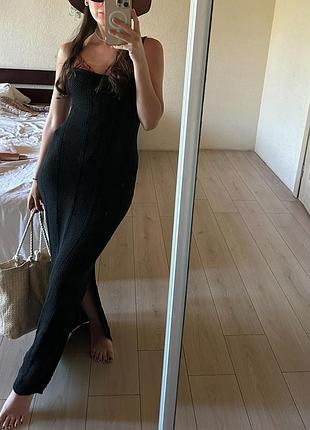 Платье вязаное черное на затяжках сзади