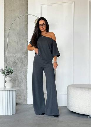 Утеплений трикотажний костюм з брюками кльош