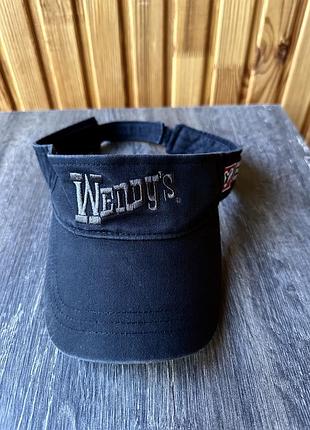 Оригінальний чорний козирок