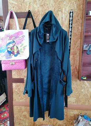 Блуза накидка изумрудного цвета на тоненьком меху размер 60 нет одной кнопки