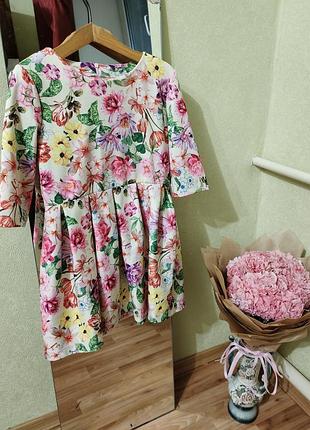 Дитяча сукня з квітковим принтом розмір 140