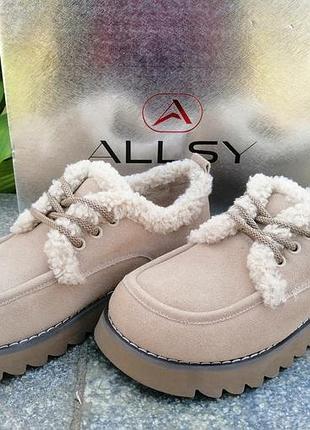 Жіночі черевики утеплені з хутром від allsy lonza замшеві бежеві