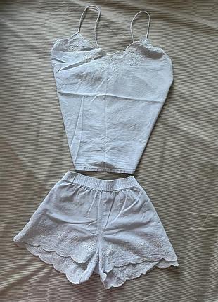 Жіноча піжама з шортами та майкою