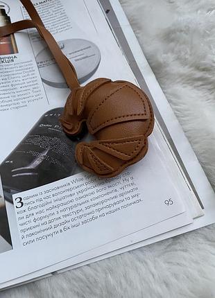 Брелок круасан 5