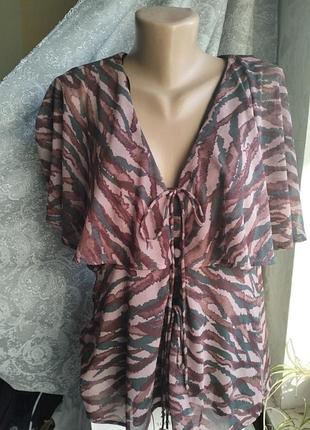 Брендовая блуза с рукавами - пелериной