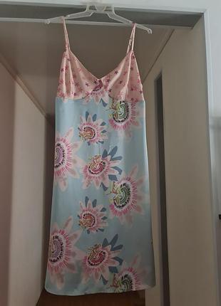 Атласна  нічна сорочка.в наявності  два розміри.