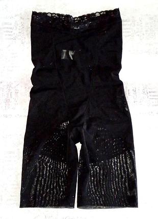 Высокие, удлиненные утягивающие шорты.