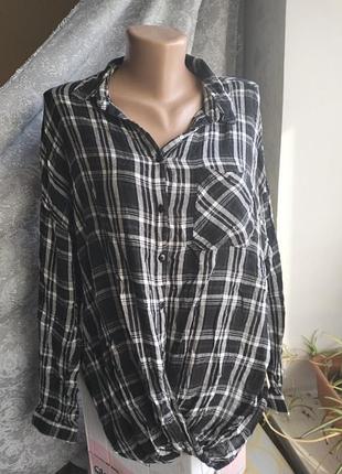 Легкая рубашка в клетку с оригинальным низом