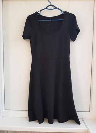 Черное платье