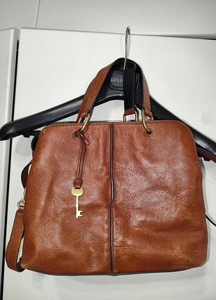 Fossil - коричневая натуральная кожа, характерная зернистая