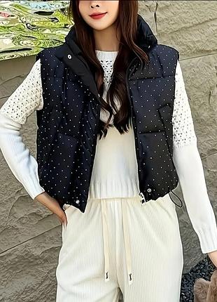 Шикарная модная жилетка со стразами