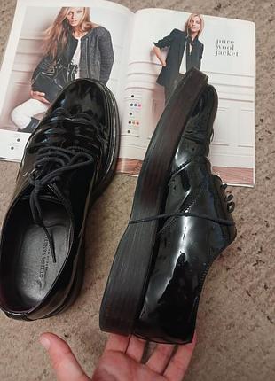 Кожаные туфли лаковые 38. 38,5