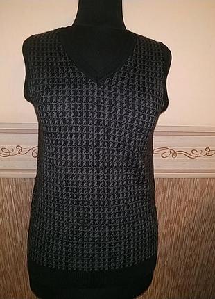 Симпатичная,тёплая,приятная,мягкая жилетка.ищвестного бренда selected.