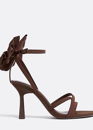 Бомосоніжки на підборах з бантом, 39розмір 550 грн