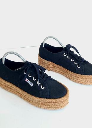 Кеди на високій підошві superga