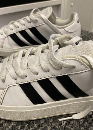 Кросівки adidas білі розмір 40