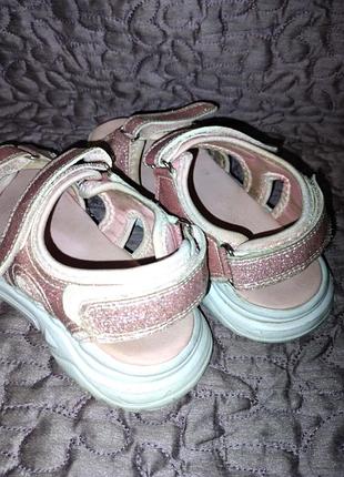 Легкі босоніжки 3