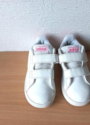 Отличные кроссовки adidas 24 р. стелька 15 см.