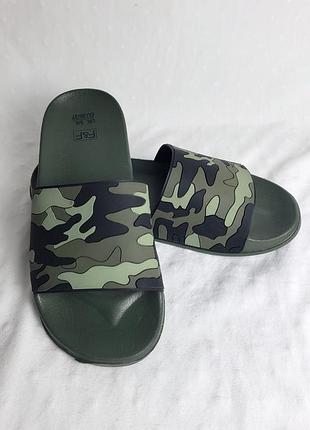 Детские сланцы с камуфляжным принтом
