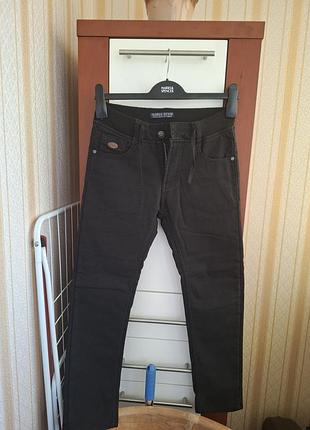 Качественные, плотные брюки, джинсы на утеплении, р.140