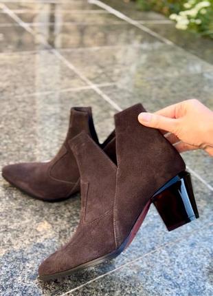 Черевики ботильйони замшеві шкіряні на низькому підборі