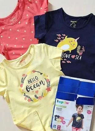 Яскраві футболка на дівчинку