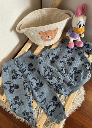 Неймовірний костюмчик h&m з мікі розмір 92(1.6-2р) стан- відмінний