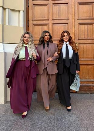 Костюм тройка с галстуком