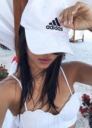 Кепка біла жіноча унісекс adidas, адідас, бейсболка, базова, універсальна, легка