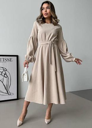 Платье женское миди вельветовое приталенное а силуэт с поясом и рукавами фонариками стильная повседневная молочная