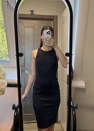 Сукня із штучної замші з вирізами на боках