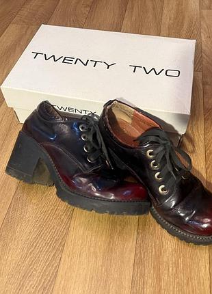 Шкіряні черевики на підборах/ ботильйони окрасу омбре бордово-чорного кольору