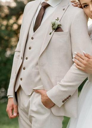 Чоловічий весільний костюм
