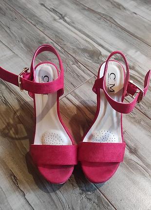 Босоножки женские