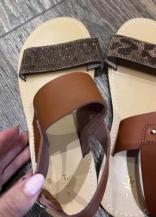 Босоніжки сандалі