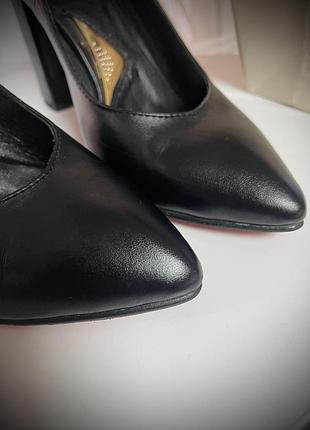 Туфлі шкіра широкий каблук